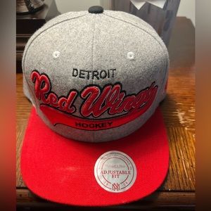 Mitchell & Ness brand new Detroit Red Wings grey wool hat.